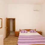 شقة And Jure Duće