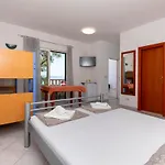 And Jure شقة Duće